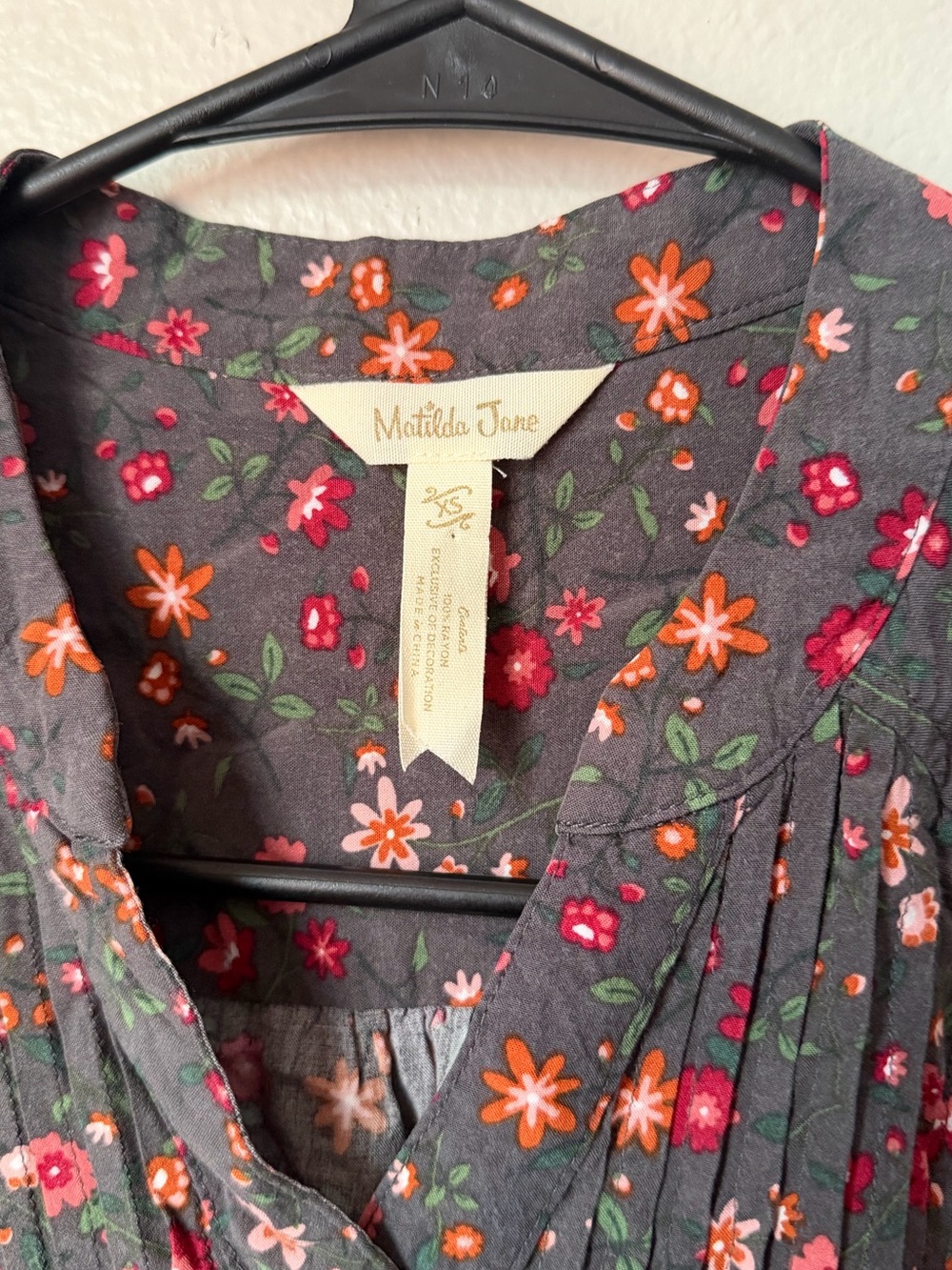 Matilda Jane Women's Afternoon Stroll Floral Pintuck Button-Front Top XS Peasant - Picture 4 of 5